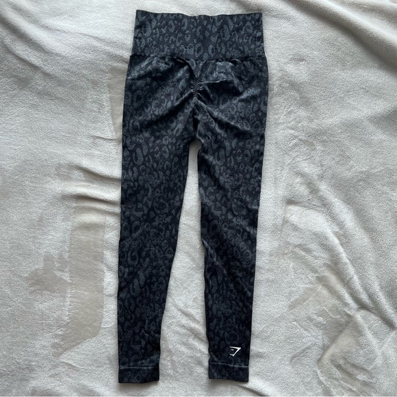 GYMSHARK Adapt Seamless Animal Sports Bra and Leggings – Black - Picture 2 of 8